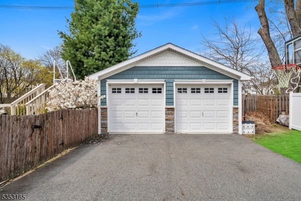Detached Garage, Exterior