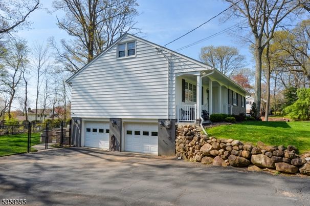 Attached, Exterior, Facade, Split Level