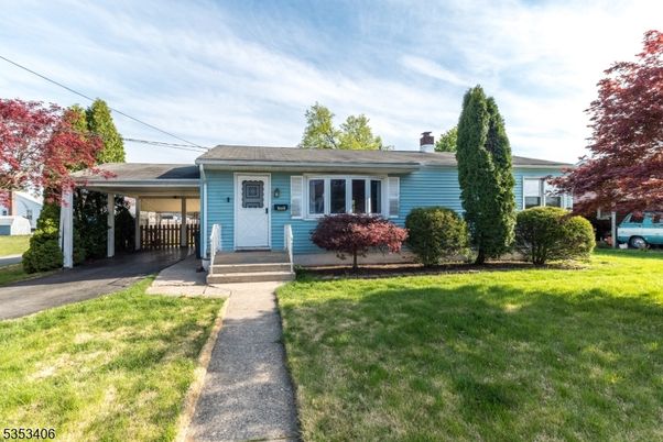Backyard, Exterior, Facade, Ranch