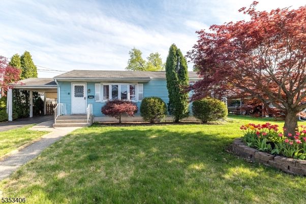 Backyard, Exterior, Facade, Split Level