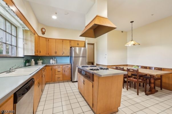 Dining room, Interior, Kitchen, Pendant Lights, Recessed Lighting, Stainless Steel Appliances