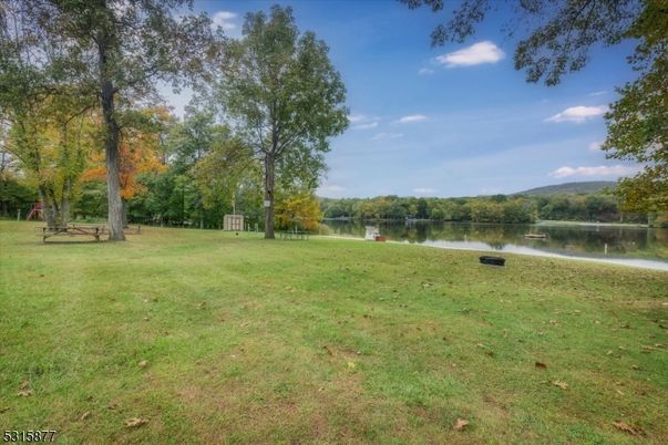 Exterior, Lake