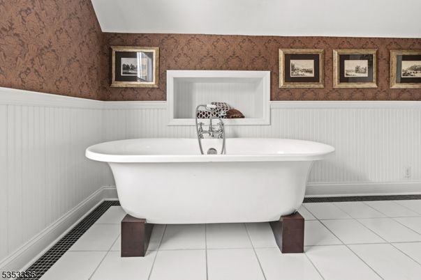 Bathroom, Free Standing Baths, Interior