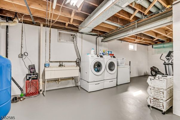 Interior, Washer, Wooden Beams