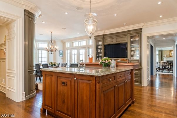 Chandelier, Dining room, Interior, Kitchen, Pendant Lights, Recessed Lighting, Wood Texture Flooring