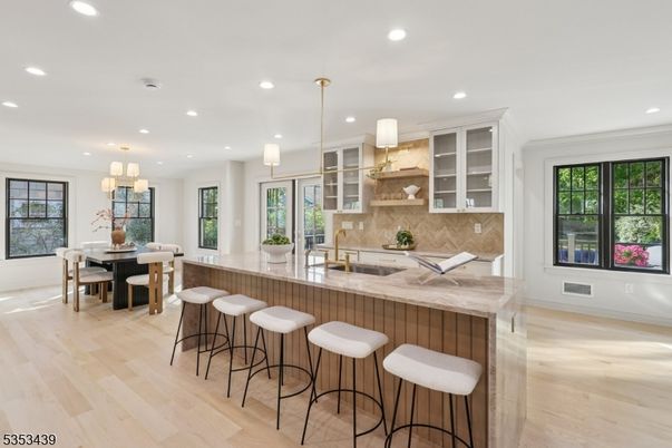 Chandelier, Dining room, Interior, Kitchen, Pendant Lights, Recessed Lighting, Wood Texture Flooring