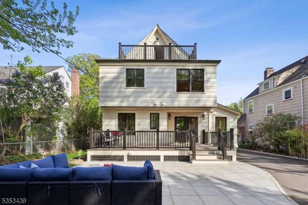 Exterior, Facade, American Foursquare