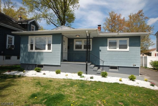 Backyard, Exterior, Facade, Split Level
