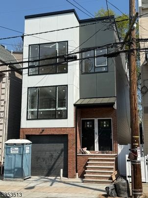 Exterior, Facade, Brick Facade, Rowhouse