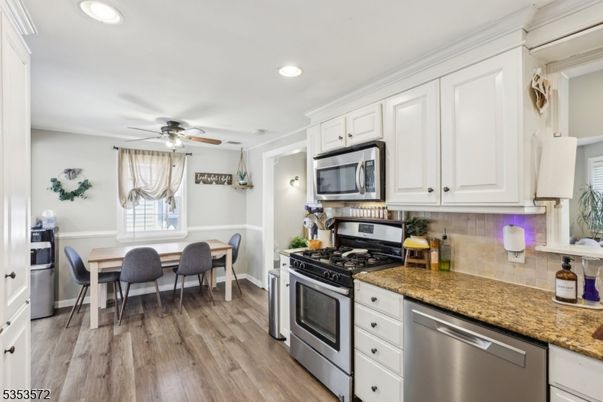 Dining room, Interior, Kitchen, Recessed Lighting, Stainless Steel Appliances, Wood Texture Flooring