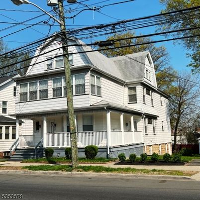 Exterior, Facade, Queen Anne Victorian