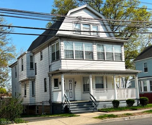 Exterior, Facade, Queen Anne Victorian
