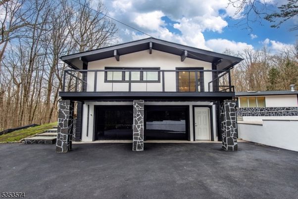 Attached, Exterior, Facade, Modern