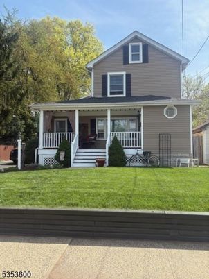 Exterior, Facade, American Craftsman
