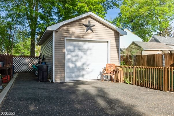 Detached Garage, Exterior