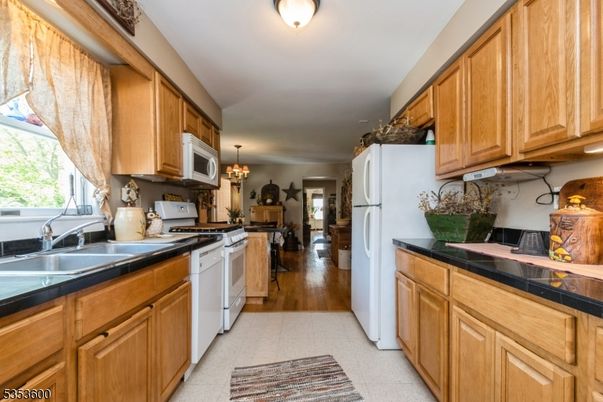 Chandelier, Interior, Kitchen, Wood Texture Flooring