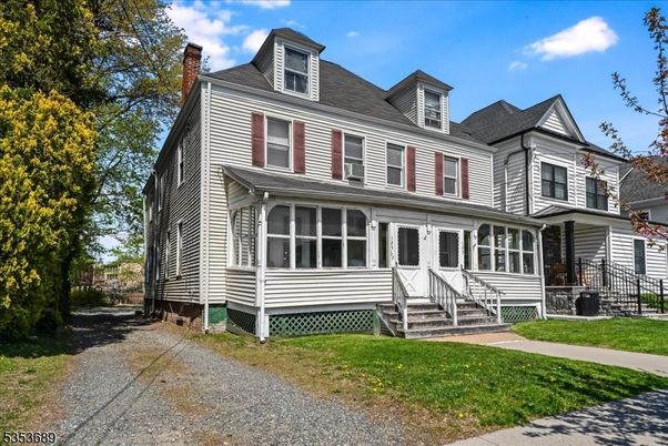 Exterior, Facade, American Foursquare