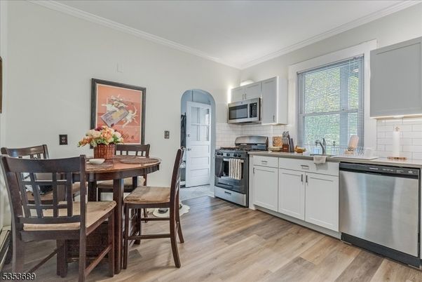 Dining room, Interior, Kitchen, Stainless Steel Appliances, Wood Texture Flooring