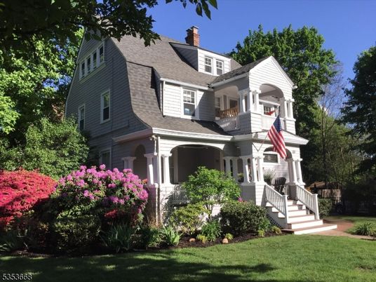 Exterior, Facade, Queen Anne Victorian