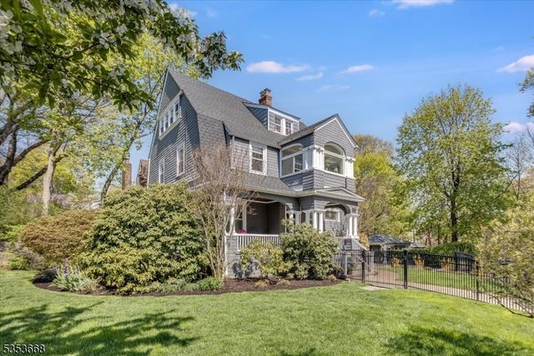 Backyard, Exterior, Facade, Queen Anne Victorian