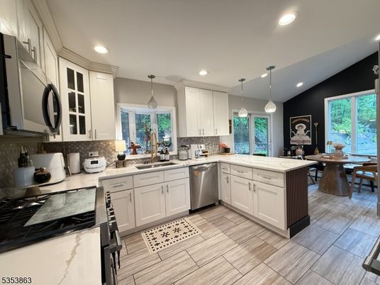Dining room, Interior, Kitchen, Pendant Lights, Recessed Lighting, Stainless Steel Appliances