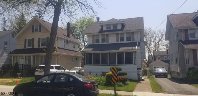 Exterior, Facade, American Foursquare