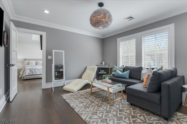 Bedroom, Interior, Living room, Pendant Lights, Recessed Lighting, Wood Texture Flooring