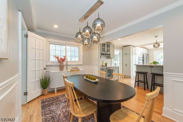 Dining room, Interior, Kitchen, Pendant Lights, Recessed Lighting, Wood Texture Flooring