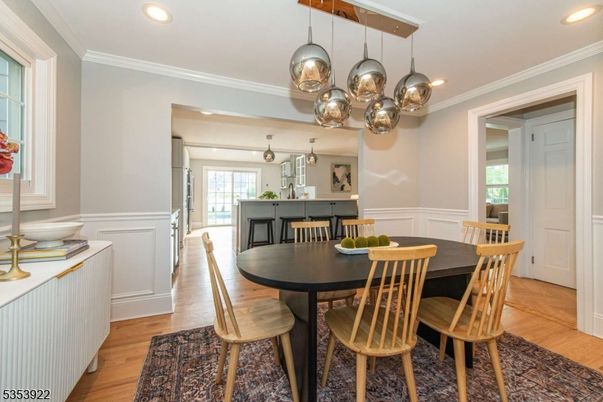 Dining room, Interior, Kitchen, Pendant Lights, Recessed Lighting, Wood Texture Flooring