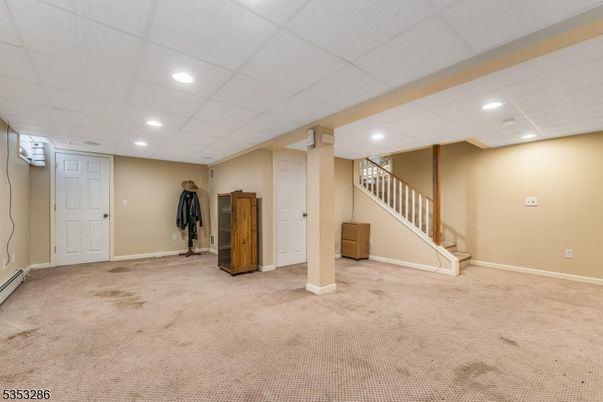 Empty room, Interior, Recessed Lighting