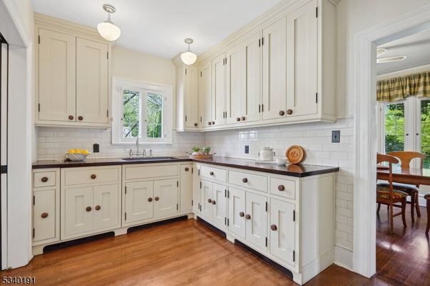 Interior, Kitchen, Pendant Lights, Wood Texture Flooring