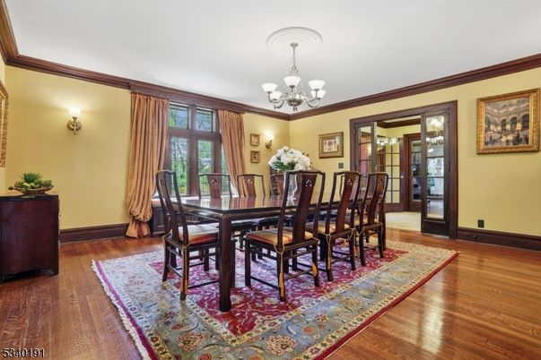 Chandelier, Dining room, Interior, Wood Texture Flooring