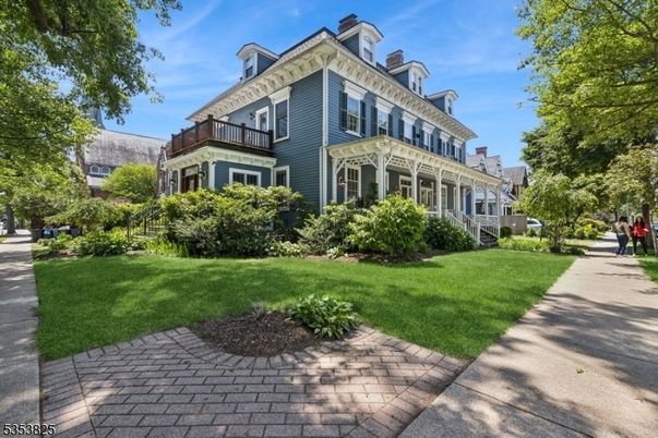 Backyard, Exterior, Facade, Queen Anne Victorian