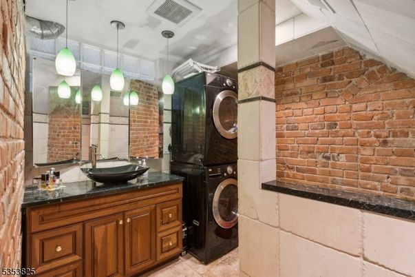 Bathroom, Interior, Pendant Lights, Stone Walls, Utility Closets, Washer