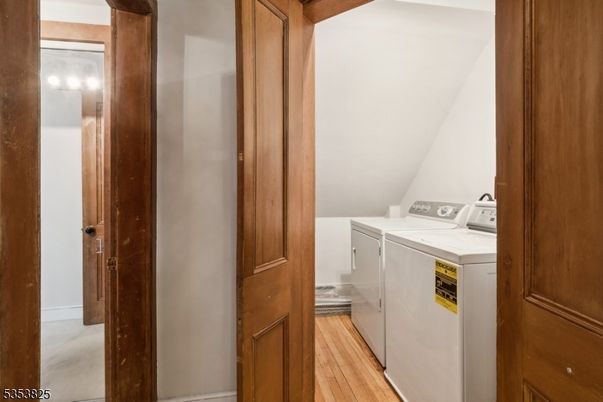 Interior, Washer, Wood Texture Flooring