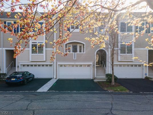 Attached, Exterior, Facade, Rowhouse