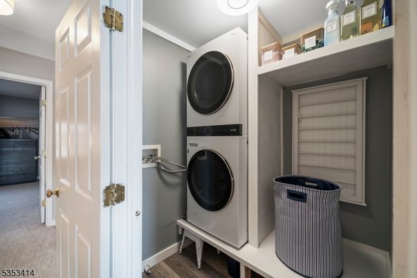 Interior, Utility Closets, Washer, Wood Texture Flooring