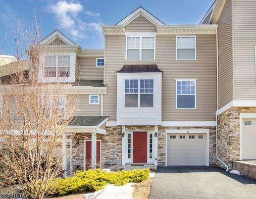 Attached, Exterior, Facade, Rowhouse