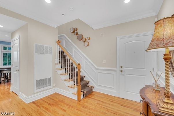 Interior, Recessed Lighting, Wood Texture Flooring
