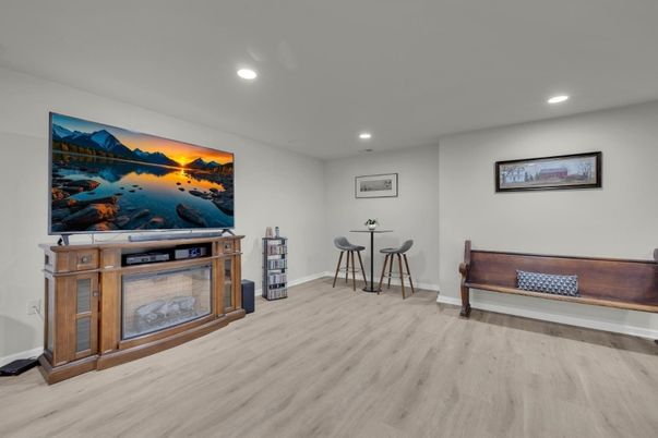 Interior, Recessed Lighting, Wood Texture Flooring