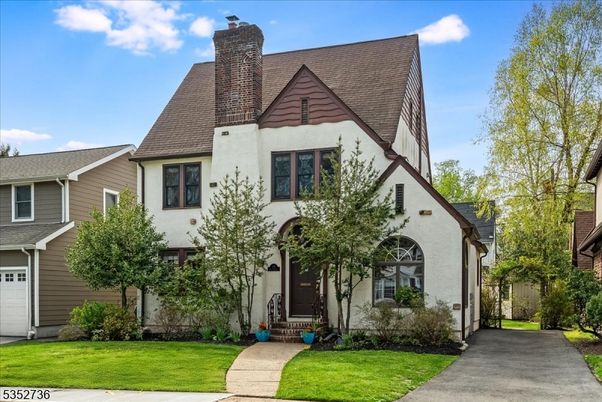 Attached, Exterior, Facade, Tudor Revival