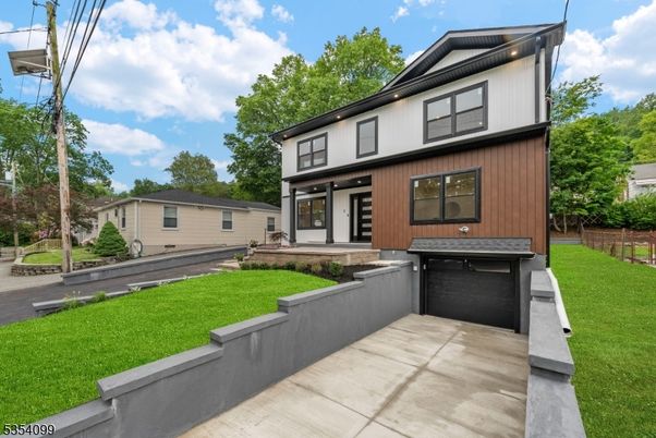 Attached, Backyard, Exterior, Facade, Modern