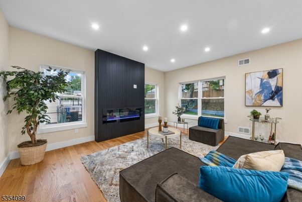 Interior, Living room, Recessed Lighting, Wood Texture Flooring