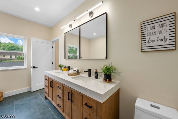 Bathroom, Dual Sink Vanities, Interior, Recessed Lighting