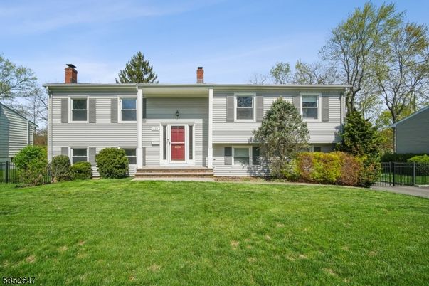 Backyard, Exterior, Facade, Raised Ranch