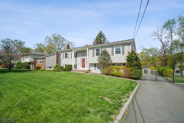 Backyard, Exterior, Facade, Cape Cod