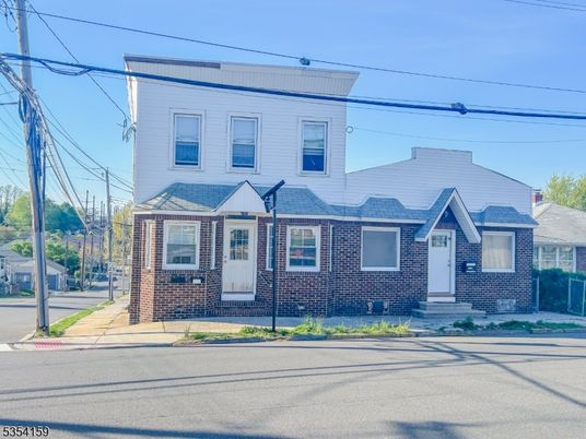 Exterior, Facade, Brick Facade, Rowhouse