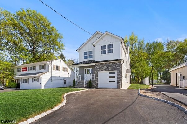 Attached, Exterior, Facade, Farmhouse