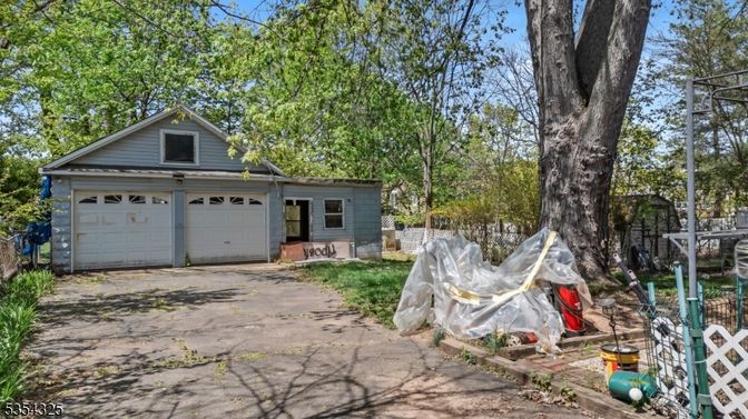 Detached Garage, Exterior