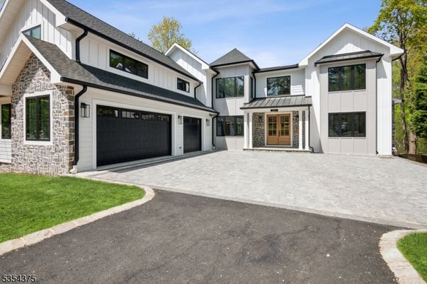Attached, Exterior, Facade, Farmhouse